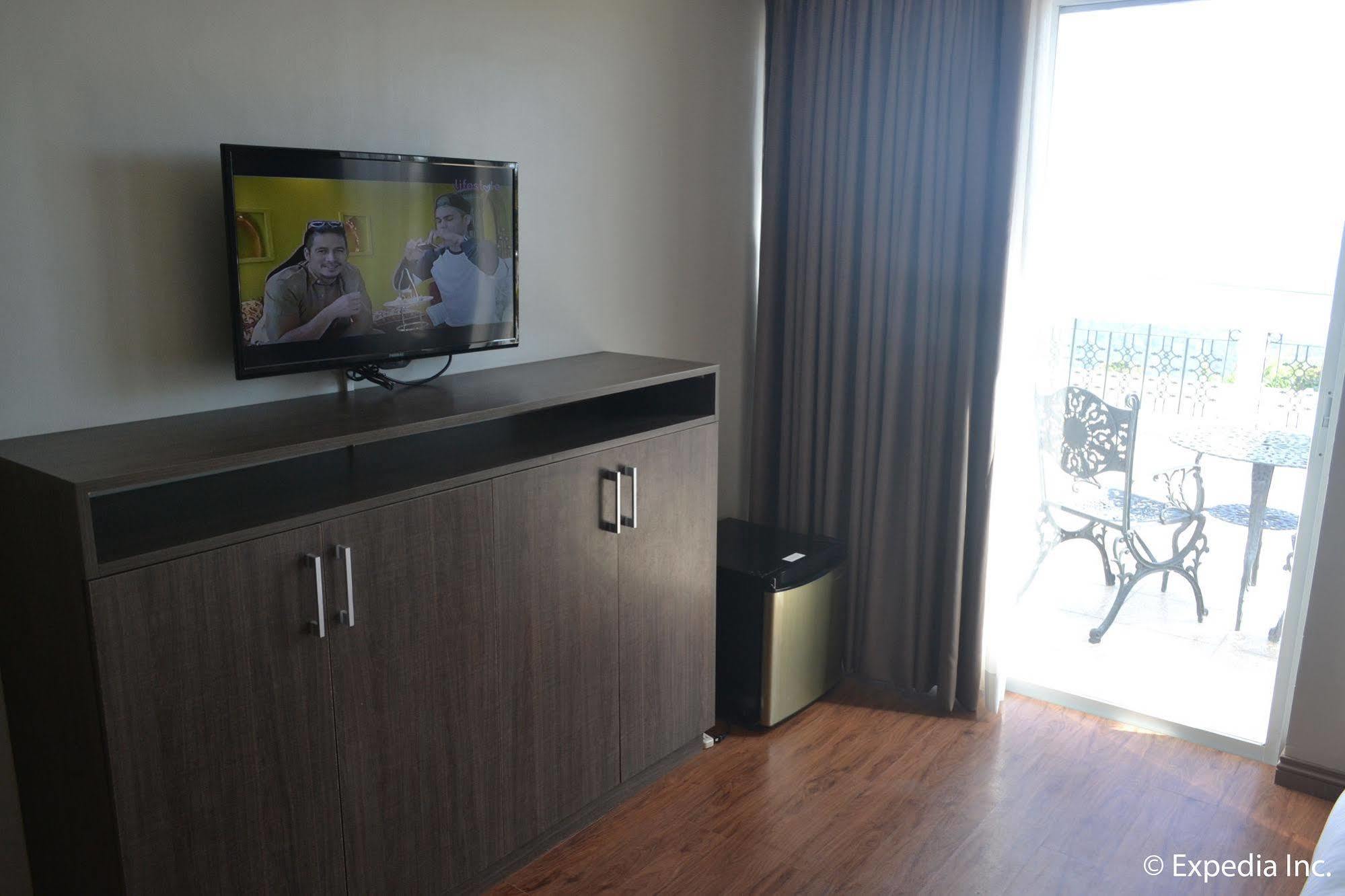 Vista Real Hotel 따가이따이 외부 사진