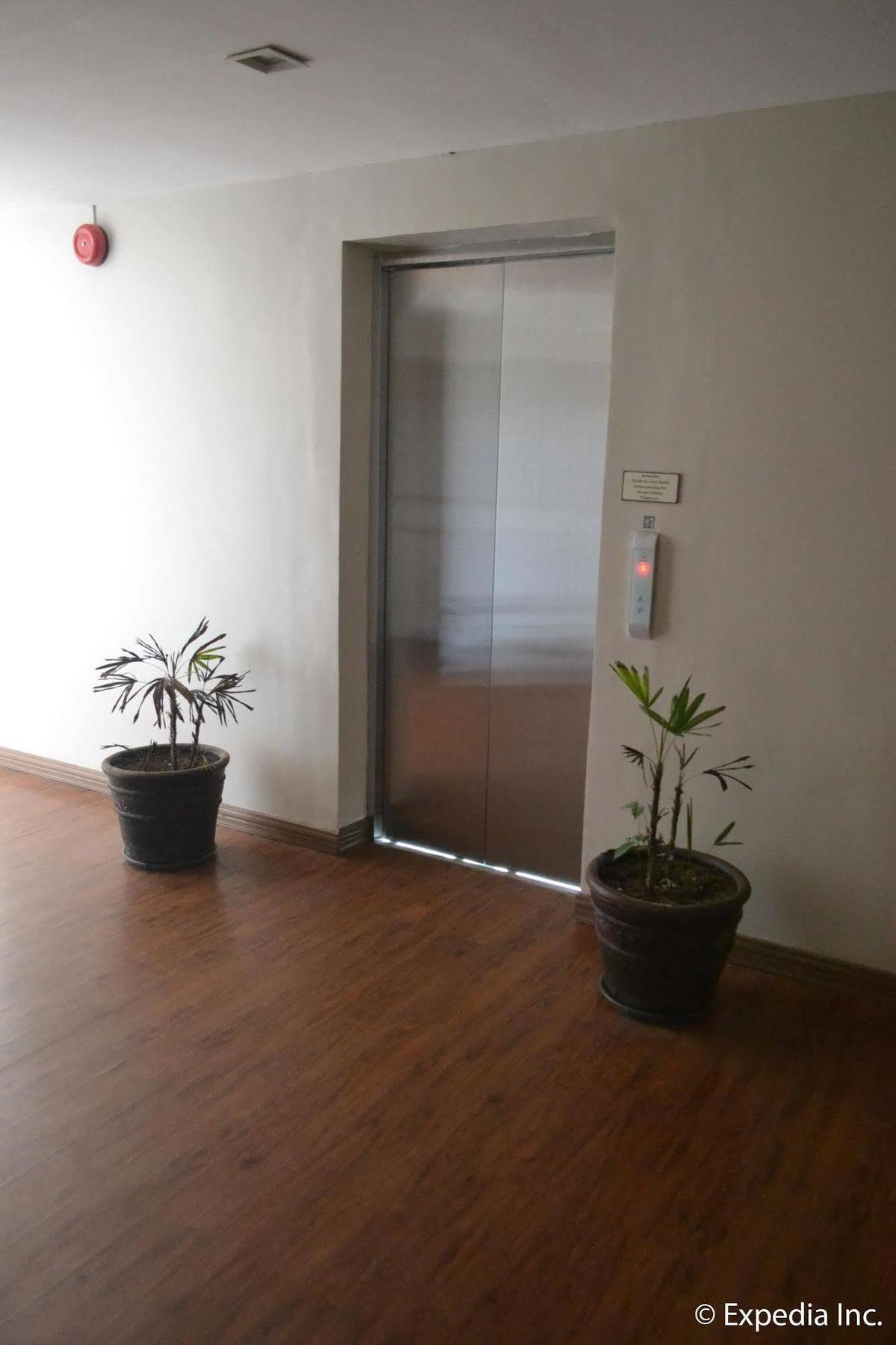 Vista Real Hotel 따가이따이 외부 사진