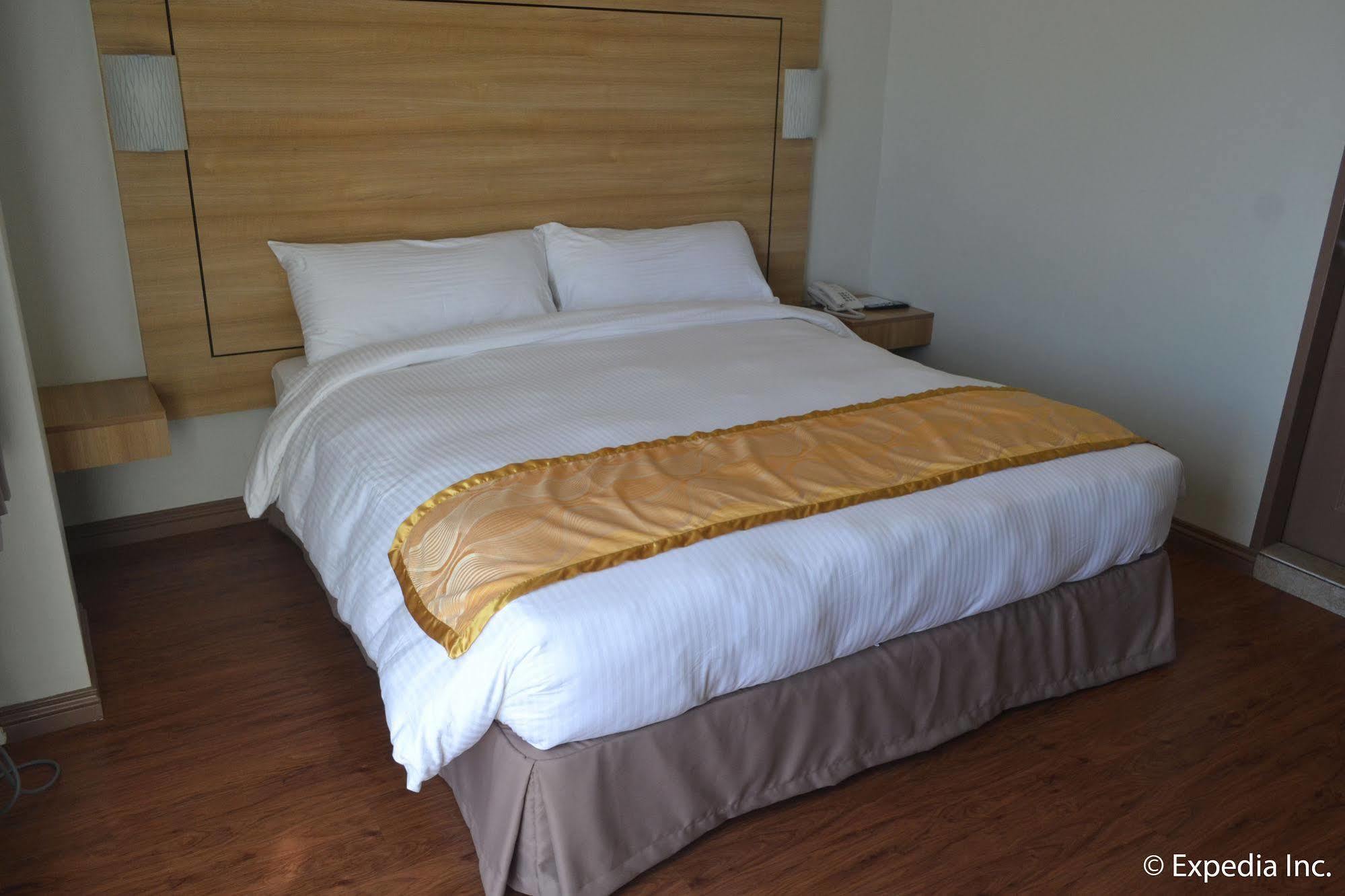 Vista Real Hotel 따가이따이 외부 사진